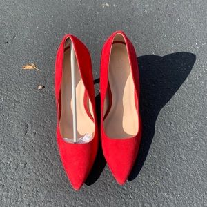 Red pumps
